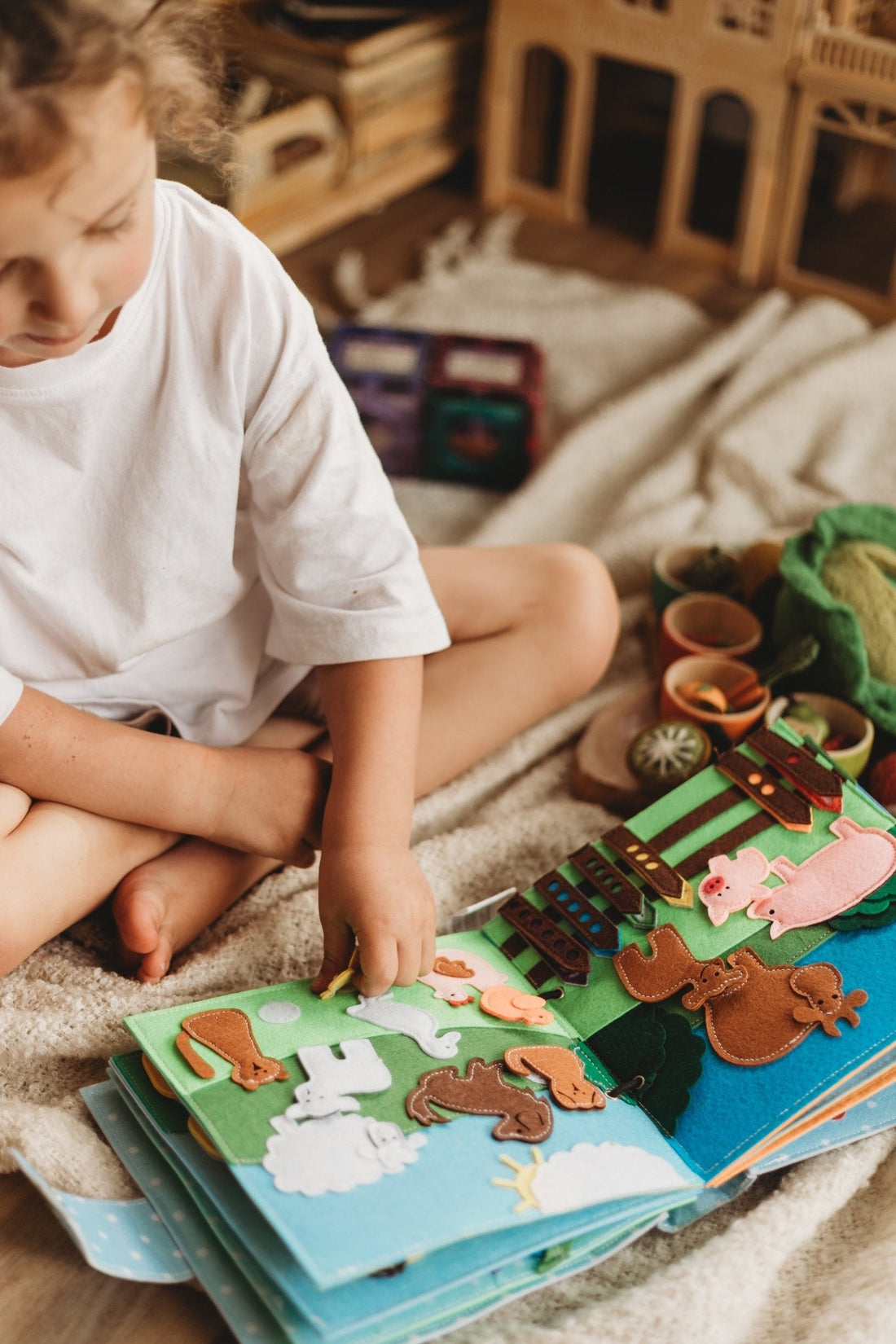 Farmyard Fun - Farm Themed Busy Book - Wondertivity